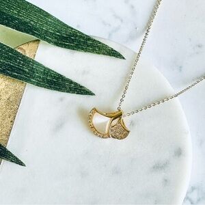 2/$30🌵 Ginkgo Leaf Pendant Necklace Faux Mother of Pearl Gold Rhinestone